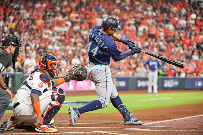 Rodríguez slugged 28 home runs in his rookie campaign, while posting a .284 batting average.